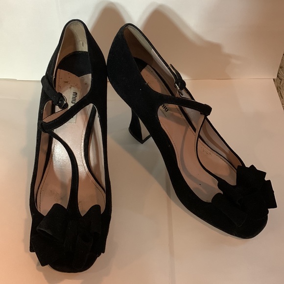 MiuMiu Black Suede Bow T-Strap Ankle Strap Sandals - Picture 2 of 9